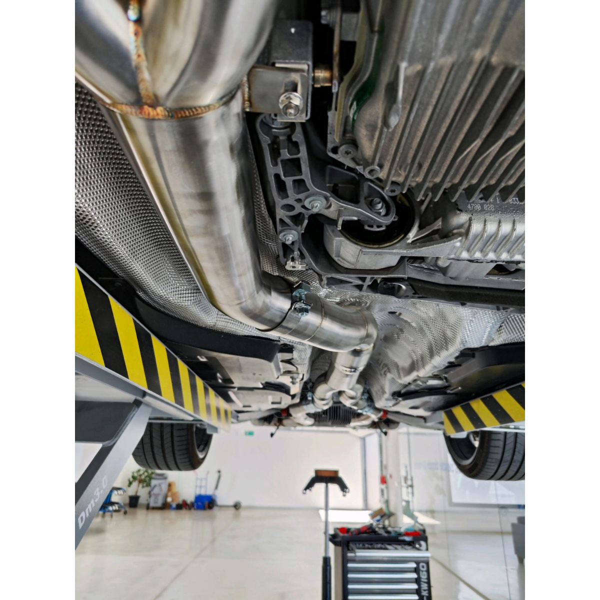 mad-bmw-g8x-m3-m4-s58-resonated-single-midpipe-brace-included-3