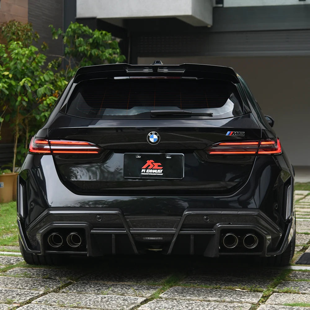 BMW M5 G90/G99 DTD V2 STÍLUSÚ SZÁRAZ KARBON HÁTSÓ LÖKHÁRÍTÓ