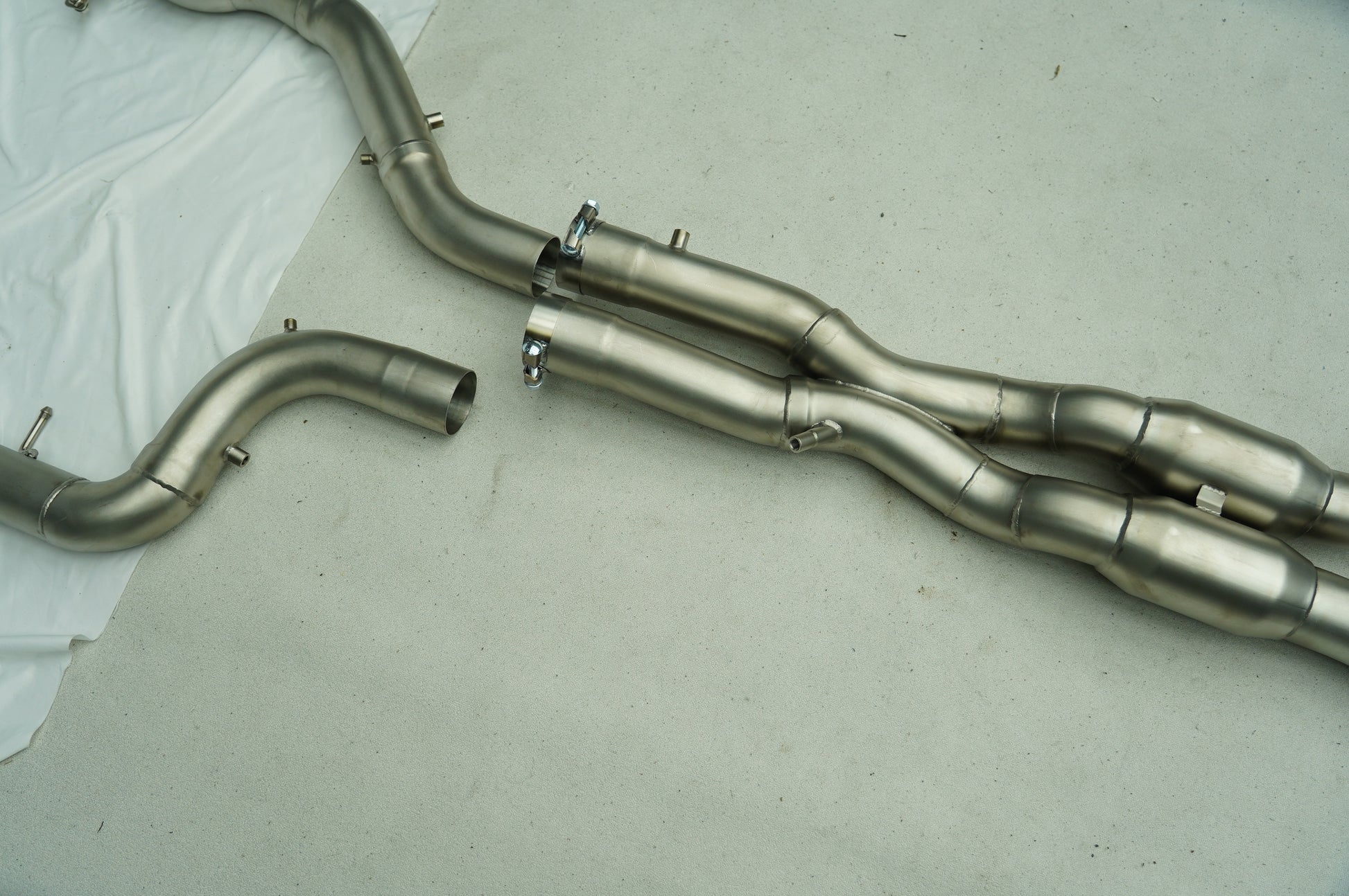 bmw-m2-g87-darktrace-catback-exhaust-stainless-steel-equal-length-midpipe2