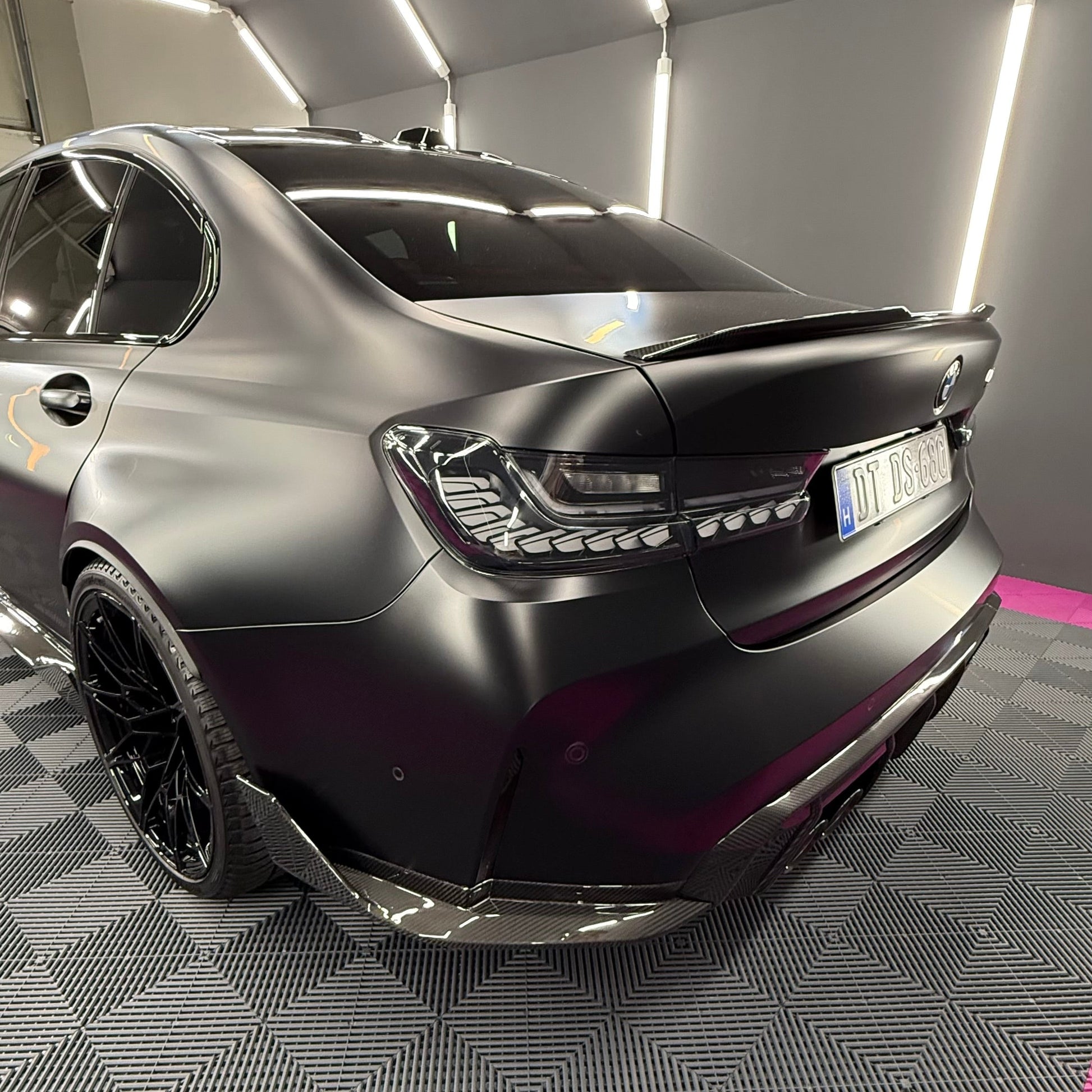 bmw-m3-g80g81-mp-style-dry-carbon-fiber-rear-corners-darktrace-design-6