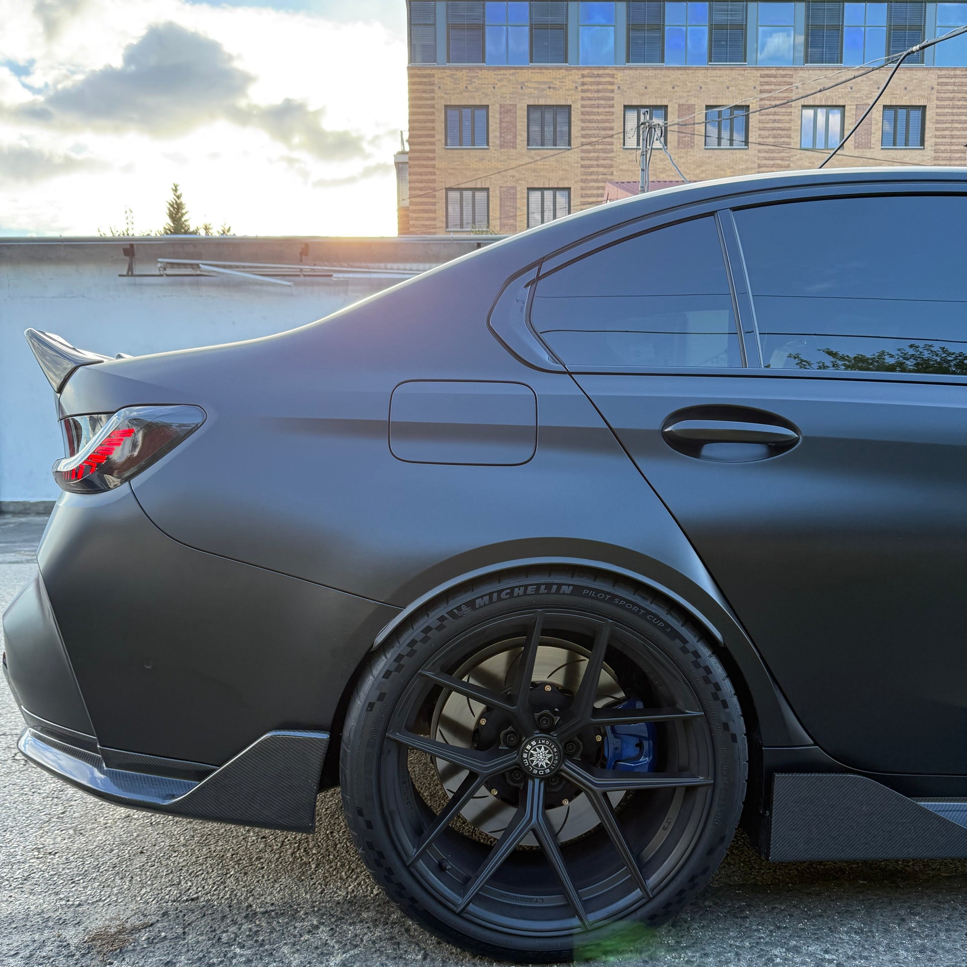bmw-m3-g80g81-mp-style-dry-carbon-fiber-rear-corners-darktrace-design-7