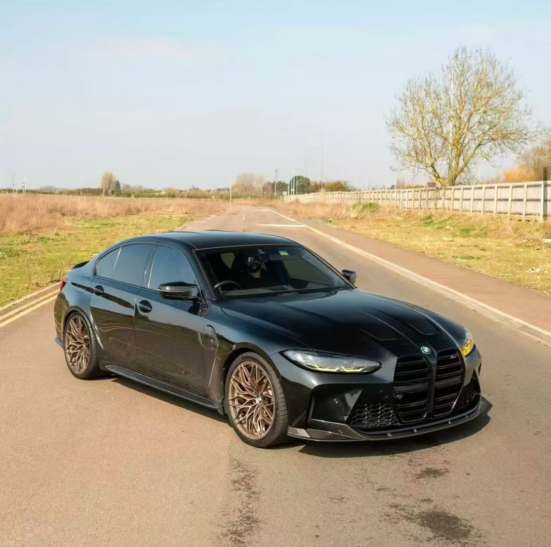 BMW M3/M4 G80/G81/G82/G83 CS STÍLUSÚ SZÁRAZ KARBON ELSŐ AJTÓ