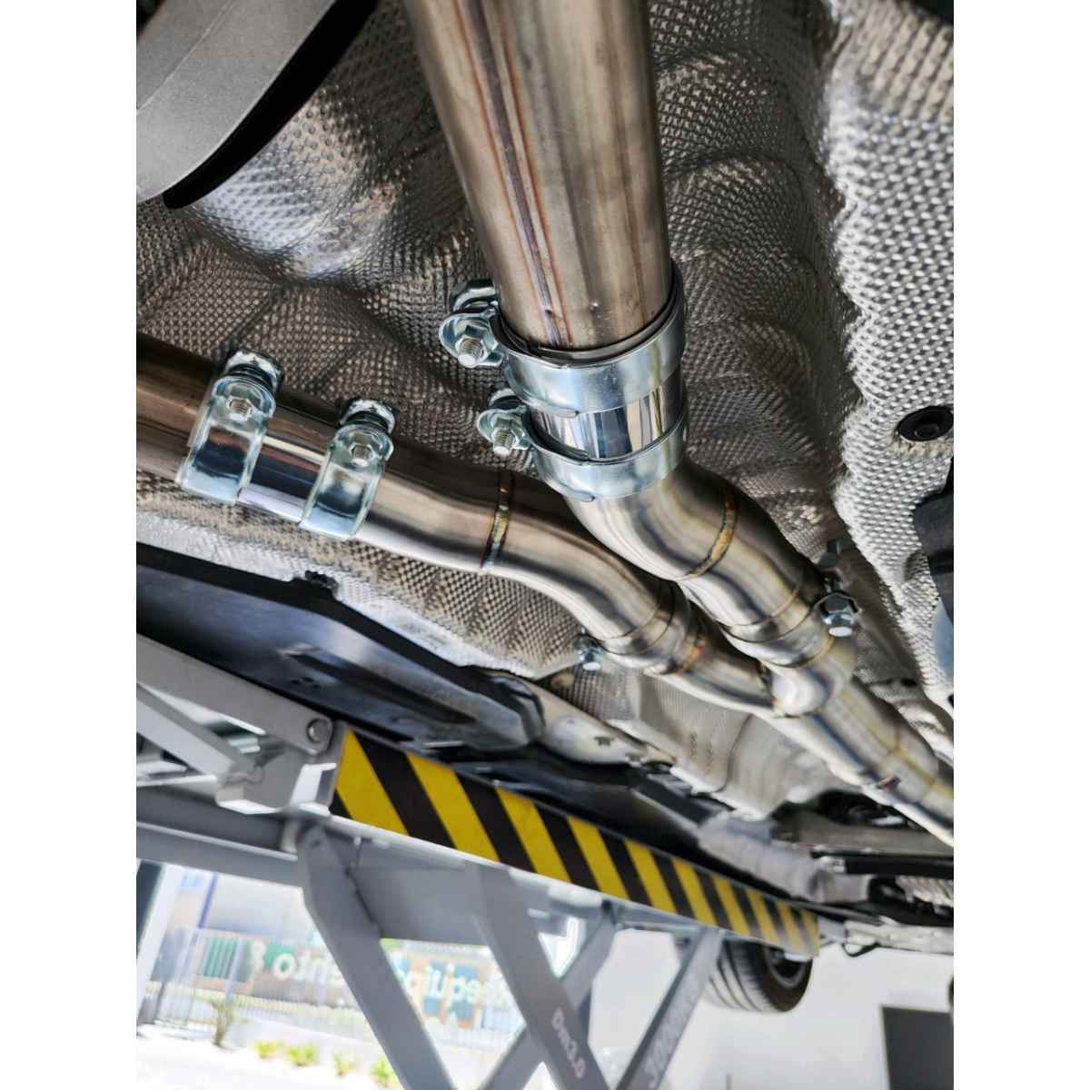 mad-bmw-g8x-m3-m4-s58-resonated-single-midpipe-brace-included-4